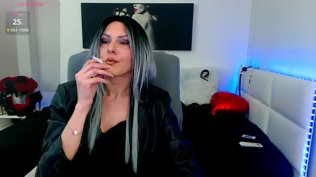 Snapshot of EvelynQueenn chatting on 03-18-25, 05:31 EvelynQueenn online show from 03-18-25, 05:31