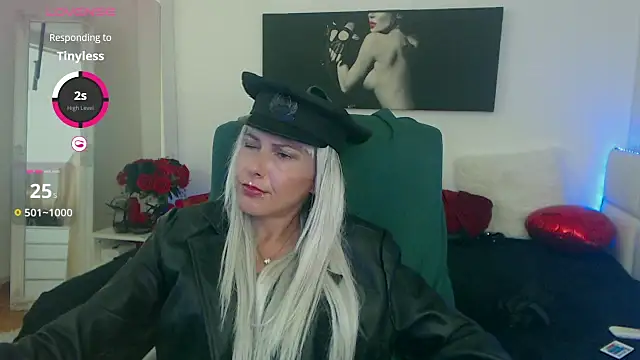 Snapshot of EvelynQueenn chatting on 09-11-25, 06:02 EvelynQueenn online show from 09-11-25, 06:02