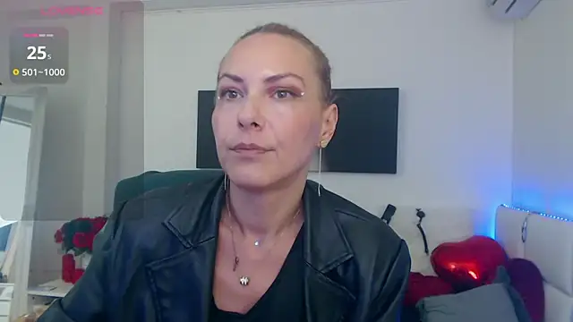 Snapshot of EvelynQueenn chatting on 09-13-25, 04:12 EvelynQueenn online show from 09-13-25, 04:12