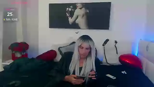 Snapshot of EvelynQueenn chatting on 09-14-25, 06:56 EvelynQueenn online show from 09-14-25, 06:56