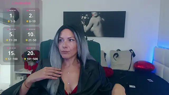 Snapshot of EvelynQueenn chatting on 09-25-25, 06:17 EvelynQueenn online show from 09-25-25, 06:17
