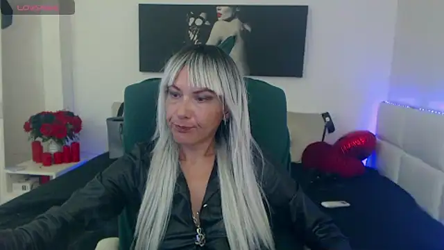 Snapshot of EvelynQueenn chatting on 09-27-25, 07:35 EvelynQueenn online show from 09-27-25, 07:35