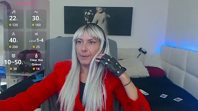 Snapshot of EvelynQueenn chatting on 10-14-25, 11:22 EvelynQueenn online show from 10-14-25, 11:22