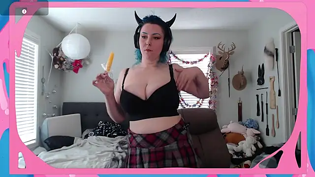 Snapshot of CirqueNoirBlu chatting on 05-29-26, 02:09 CirqueNoirBlu online show from 05-29-26, 02:09