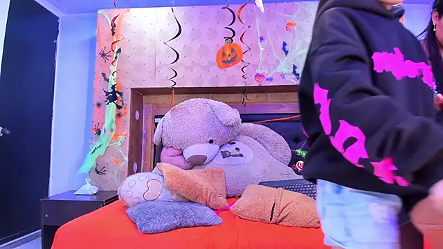 SofiAndNicol online show from 10-29-25, 10:50