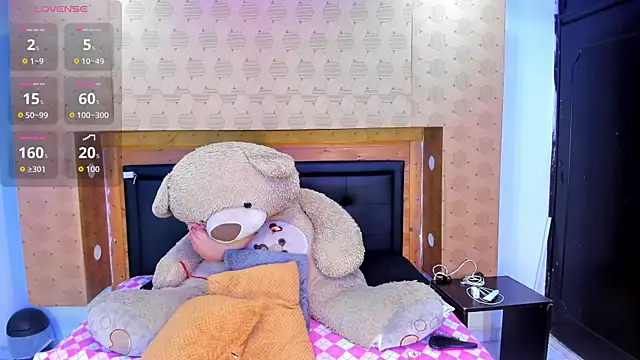 Snapshot of SofiAndNicol chatting on 01-09-26, 11:24 SofiAndNicol online show from 01-09-26, 11:24