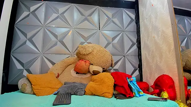 Snapshot of SofiAndNicol chatting on 02-12-26, 10:54 SofiAndNicol online show from 02-12-26, 10:54