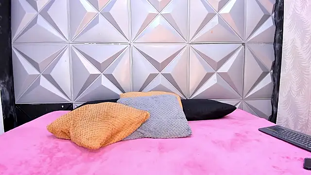 Snapshot of SofiAndNicol chatting on 03-05-26, 11:06 SofiAndNicol online show from 03-05-26, 11:06