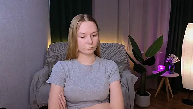 Snapshot of CarolynCohen__ chatting on 02-18-25, 08:16 CarolynCohen online show from 02-18-25, 08:16