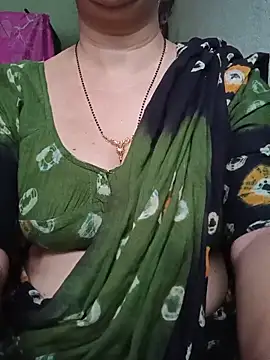 Snapshot of Rosy-B chatting on 05-19-26, 12:05 Rosy-B online show from 05-19-26, 12:05