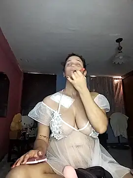 Snapshot of Catalinacandela chatting on 02-10-26, 07:40 Catalinacandela online show from 02-10-26, 07:40