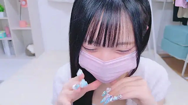 Snapshot of Suzu_ch_xx chatting on 12-13-24, 09:09 Suzu ch xx online show from 12-13-24, 09:09