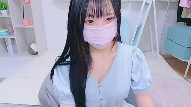 Snapshot of Suzu_ch_xx chatting on 12-14-24, 01:06 Suzu ch xx online show from 12-14-24, 01:06