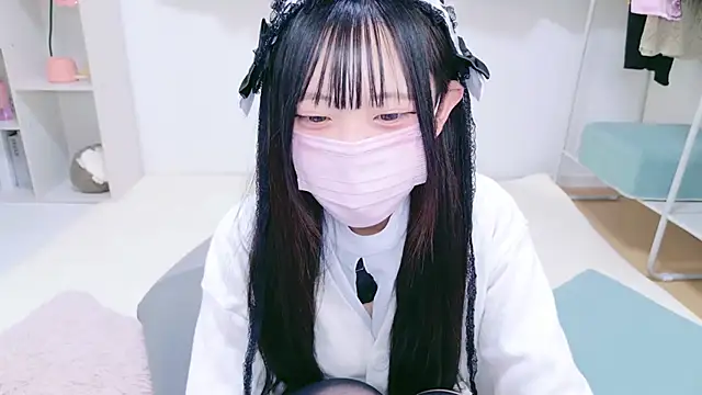 Snapshot of Suzu_ch_xx chatting on 12-15-24, 04:37 Suzu ch xx online show from 12-15-24, 04:37