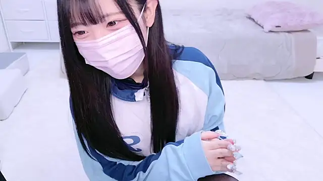 Snapshot of Suzu_ch_xx chatting on 01-03-25, 06:35 Suzu ch xx online show from 01-03-25, 06:35