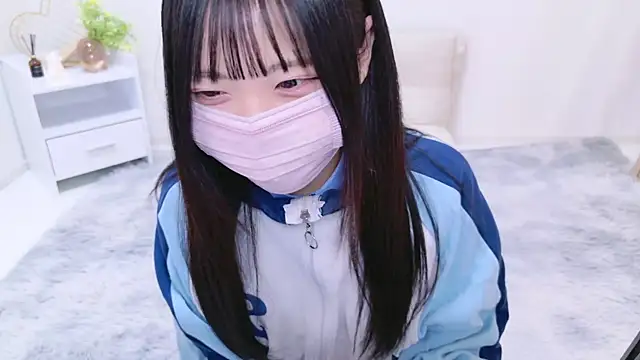 Snapshot of Suzu_ch_xx chatting on 02-01-25, 02:45 Suzu ch xx online show from 02-01-25, 02:45