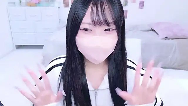 Snapshot of Suzu_ch_xx chatting on 10-19-25, 01:12 Suzu ch xx online show from 10-19-25, 01:12