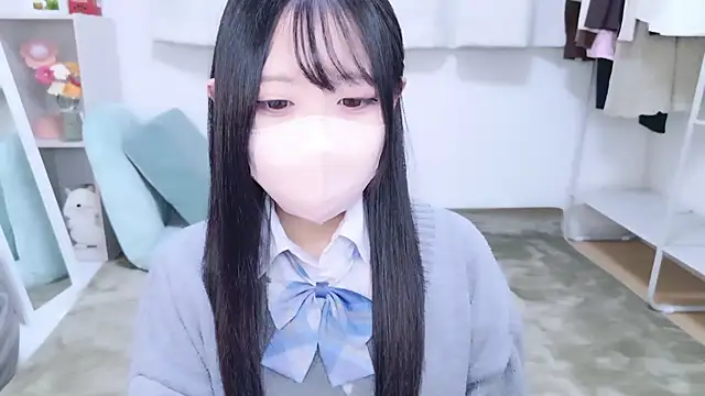 Snapshot of Suzu_ch_xx chatting on 10-25-25, 02:13 Suzu ch xx online show from 10-25-25, 02:13