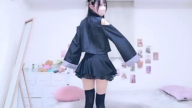 Snapshot of Suzu_ch_xx chatting on 10-26-25, 04:57 Suzu ch xx online show from 10-26-25, 04:57