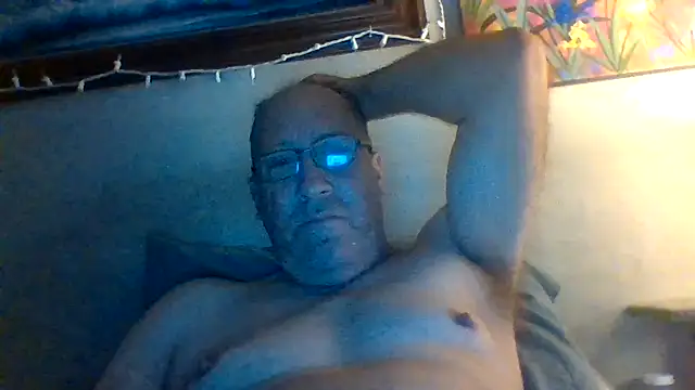 Snapshot of hornyrich69 chatting on 12-18-25, 07:47 hornyrich69 online show from 12-18-25, 07:47