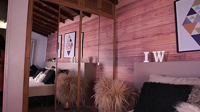 IzzyWild online show from 10-20-25, 11:43