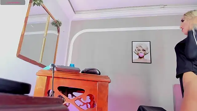 Jimena Grey online show from 10-25-25, 01:07