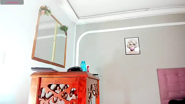 Jimena Grey online show from 10-26-25, 06:58