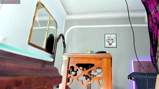 Jimena Grey online show from 12-18-25, 04:40