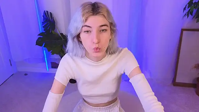 Snapshot of Mia_Cheers chatting on 12-07-24, 01:51 Mia Cheers online show from 12-07-24, 01:51