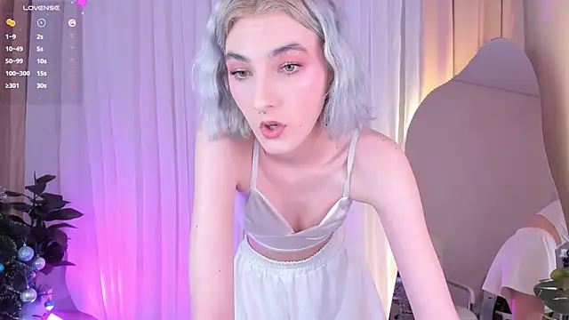 Snapshot of Mia_Cheers chatting on 12-15-24, 04:48 Mia Cheers online show from 12-15-24, 04:48