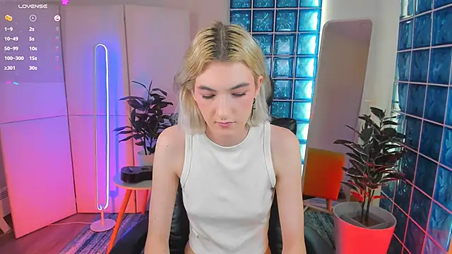 Snapshot of Mia_Cheers chatting on 01-29-25, 04:52 Mia Cheers online show from 01-29-25, 04:52