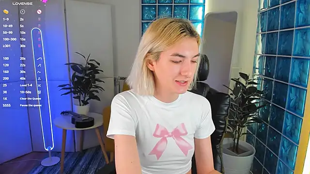 Snapshot of Mia_Cheers chatting on 02-09-25, 01:46 Mia Cheers online show from 02-09-25, 01:46