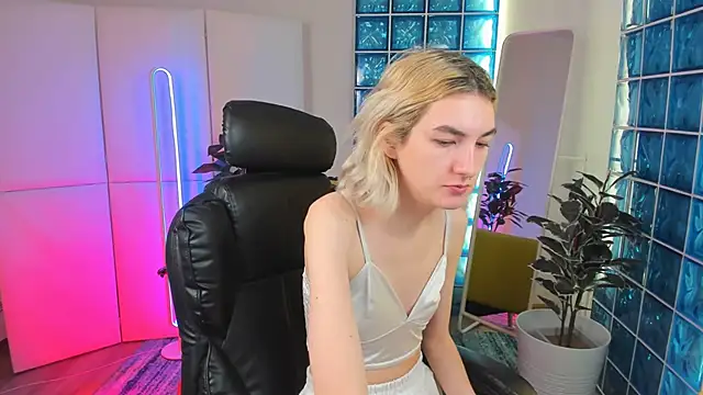 Snapshot of Mia_Cheers chatting on 03-04-25, 01:49 Mia Cheers online show from 03-04-25, 01:49