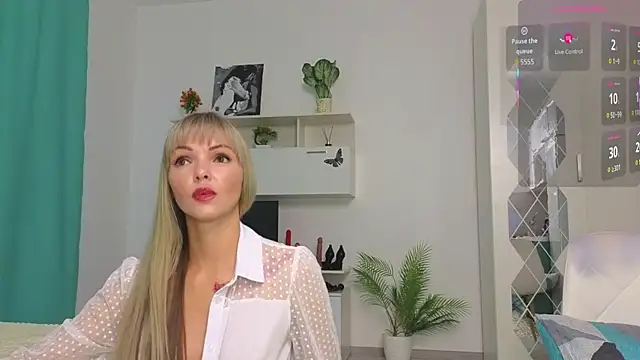 Snapshot of Molliblum chatting on 10-02-25, 02:13 Molliblum online show from 10-02-25, 02:13