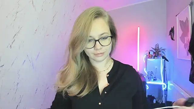 holly xglam online show from 10-21-25, 05:46