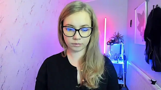 holly xglam online show from 11-11-25, 05:46