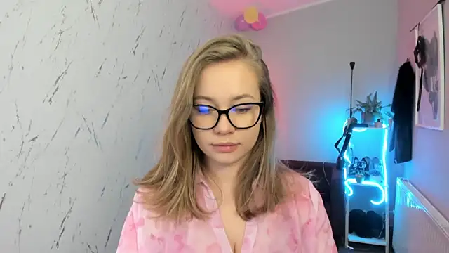 holly xglam online show from 02-11-26, 07:52