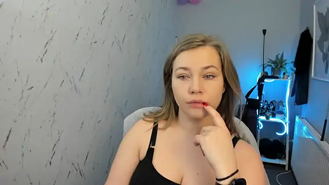 holly xglam online show from 02-15-26, 06:15