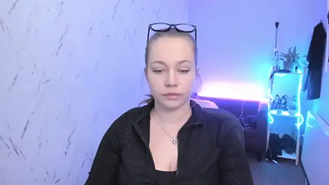 holly xglam online show from 04-14-26, 05:19