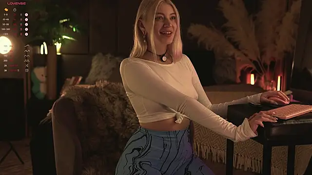 LinaKinky online show from 12-15-24, 09:03