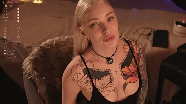 LinaKinky online show from 02-27-25, 04:32