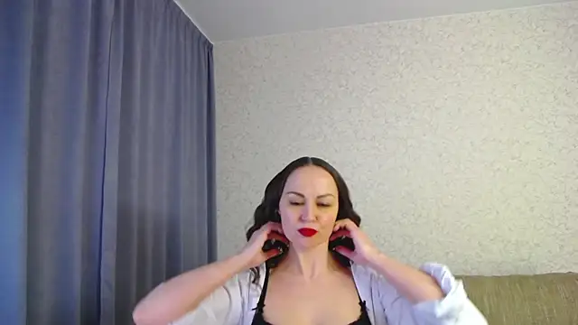 Amanda Goodwin  online show from 02-08-25, 06:44