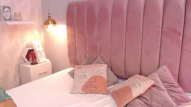 Snapshot of LeenaBrown chatting on 04-11-26, 12:42 LeenaBrown online show from 04-11-26, 12:42