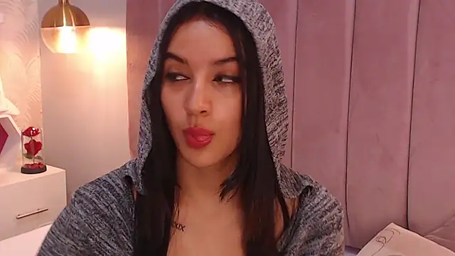 Snapshot of LeenaBrown chatting on 04-13-26, 12:43 LeenaBrown online show from 04-13-26, 12:43