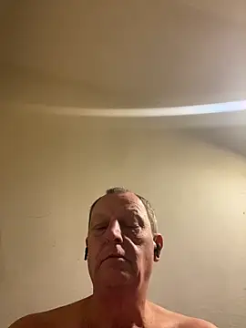 Snapshot of chubbybear2cum chatting on 09-14-25, 01:27 chubbybear2cum online show from 09-14-25, 01:27