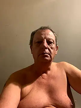 Snapshot of chubbybear2cum chatting on 10-18-25, 03:20 chubbybear2cum online show from 10-18-25, 03:20