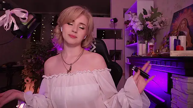 Chriss Fox online show from 03-18-26, 05:27