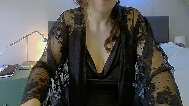 Snapshot of Ella_Next_Door chatting on 02-04-25, 12:44 Ella Next Door online show from 02-04-25, 12:44