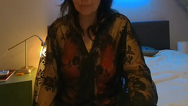 Snapshot of Ella_Next_Door chatting on 02-09-25, 09:06 Ella Next Door online show from 02-09-25, 09:06