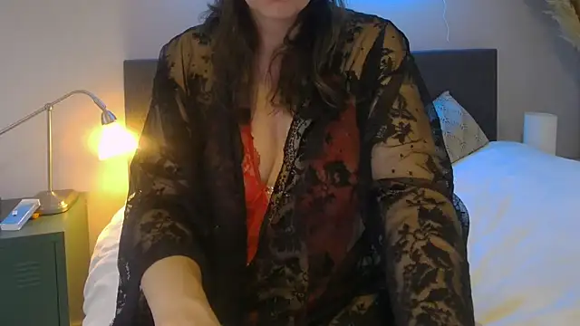 Snapshot of Ella_Next_Door chatting on 02-14-25, 08:31 Ella Next Door online show from 02-14-25, 08:31